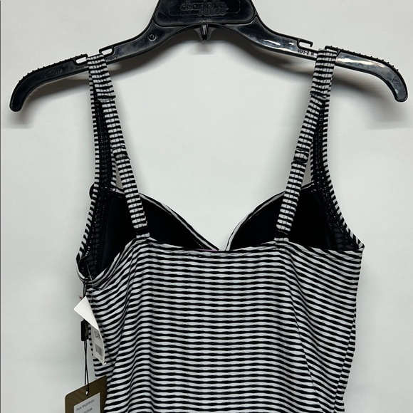 Striped One-Piece Swimsuit nip tuck, swim, size 8, black and white NWT - Picture 3 of 8
